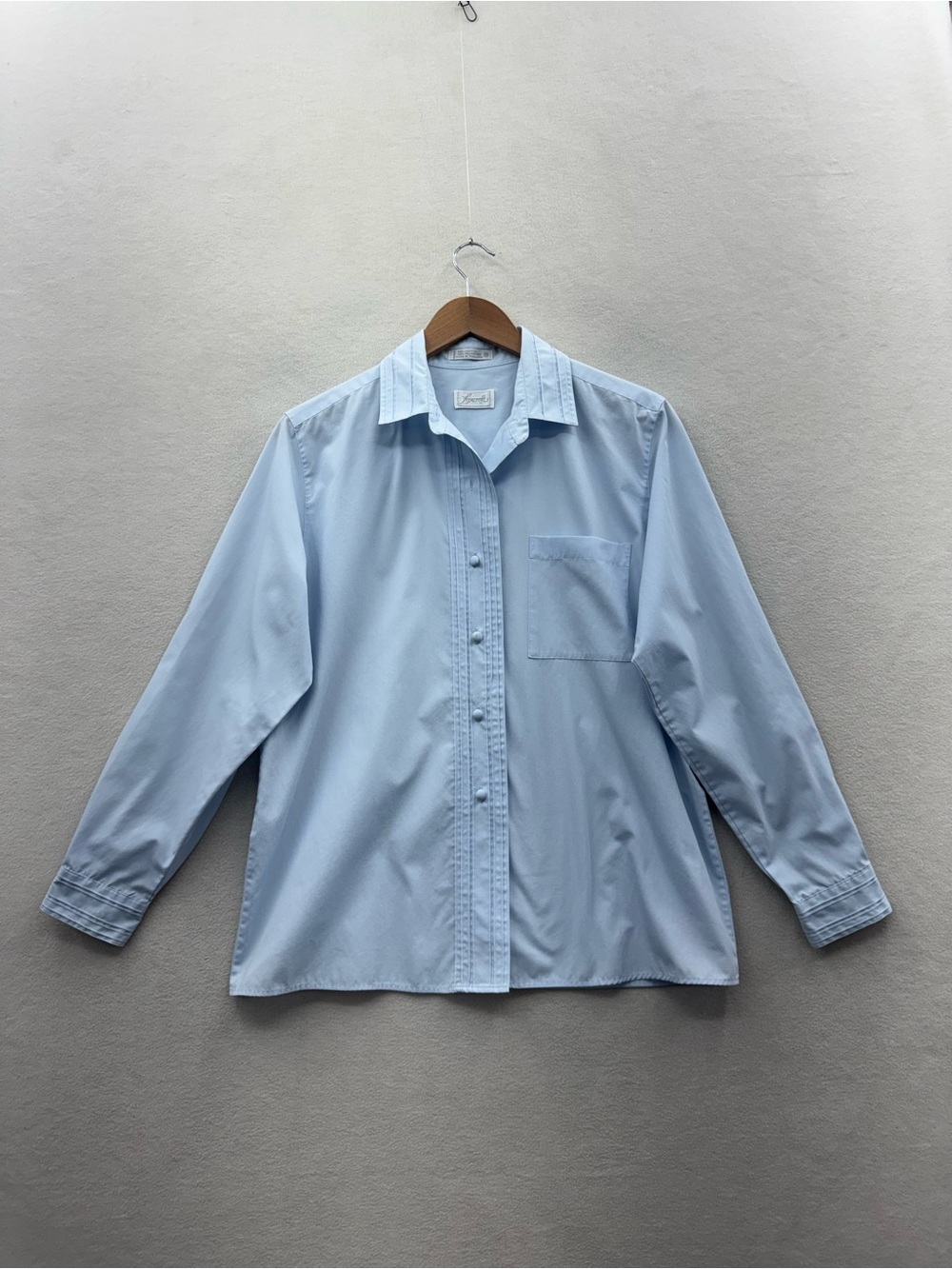 Foxcroft Women’s 10 Blue Non-Iron Fitted Pleated Button Up Shirt